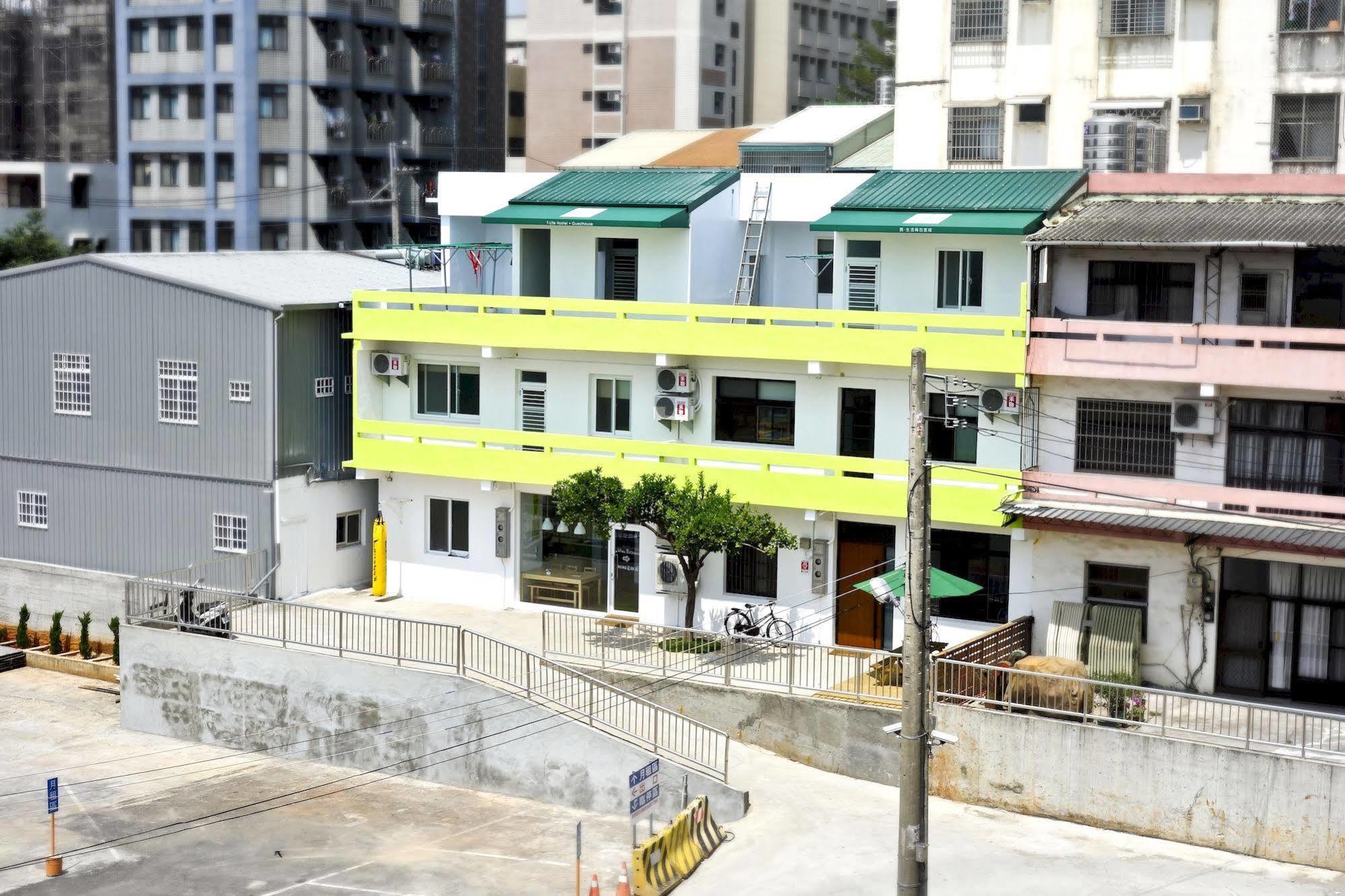 T-Life Hostel Taichung Exterior photo