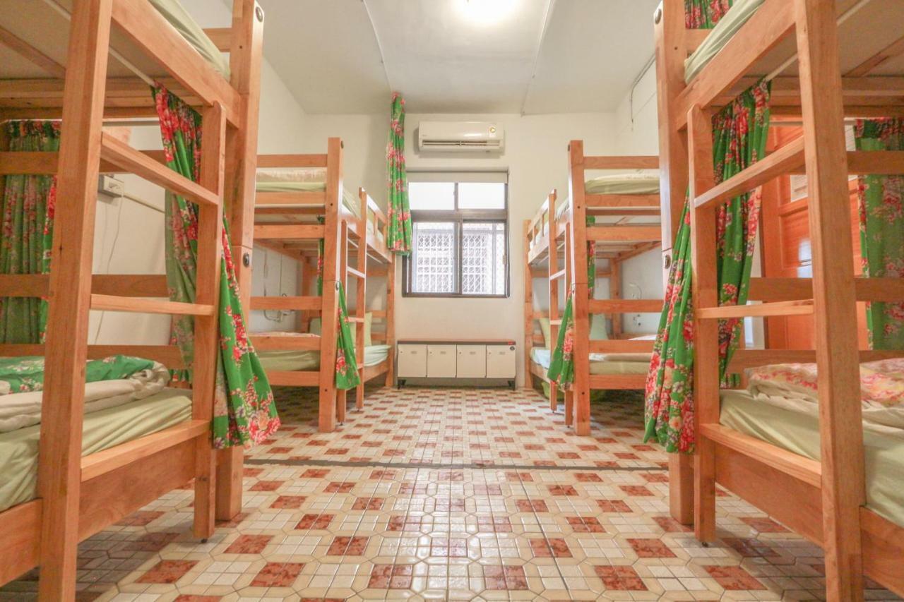 T-Life Hostel Taichung Exterior photo